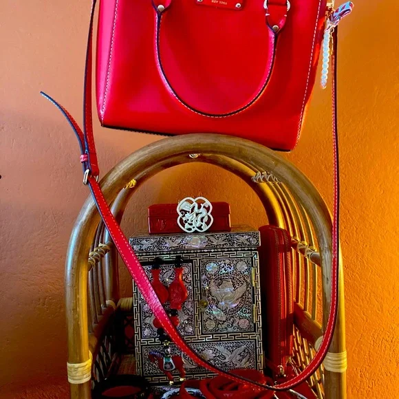 Kate Spade Red Satchel Crossbody with Structured Design - Picture 16 of 16